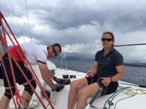 Impressionen an Bord in Kroatien, links Nils und rechts Caroline (Foto: privat)